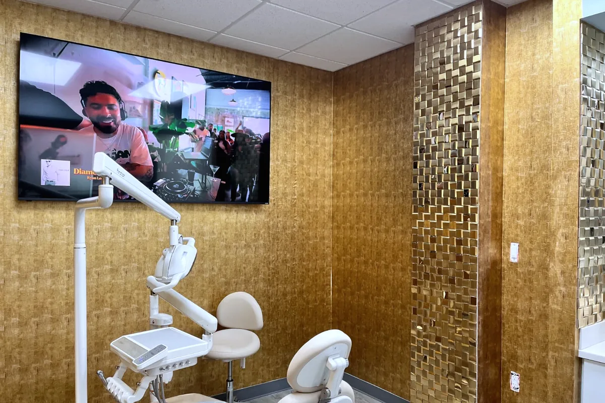A treatment room at Diamond Smiles Dental, with a gold mosaic column beside the dental chair